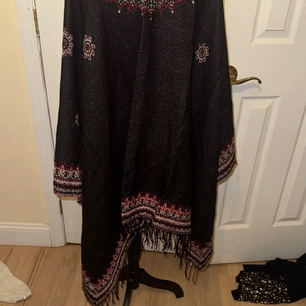 Black and Red Patterned Shawl